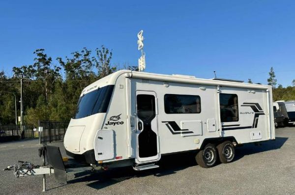 2017 Jayco Silverline 23.72-1 Airbag Caravan FRONT KITCHEN image