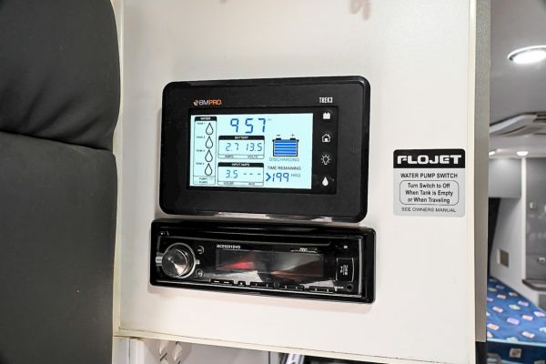 2021 Design RV Forerunner 5.2 Caravan image