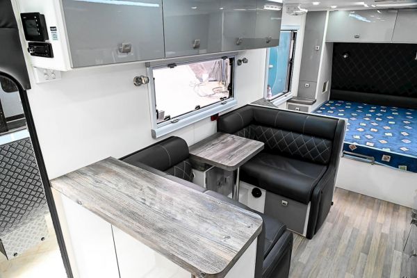 2021 Design RV Forerunner 5.2 Caravan image