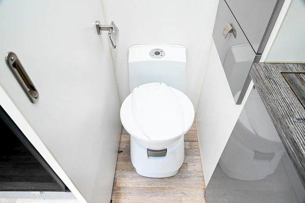 2021 Design RV Forerunner 5.2 Caravan image