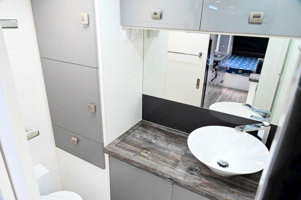 2021 Design RV Forerunner 5.2 Caravan image