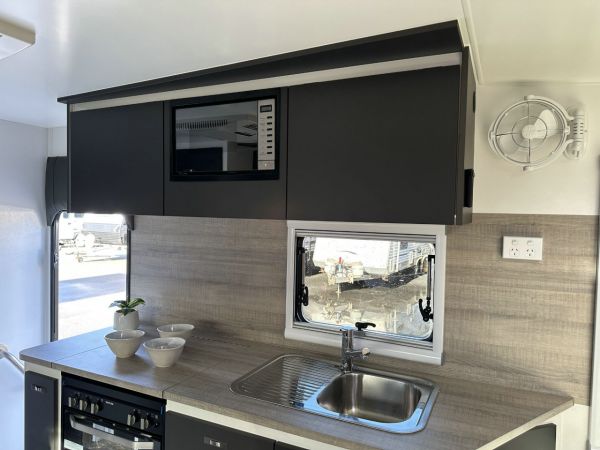 2025 Design RV Getaway V1-1 Caravan 18'8 image