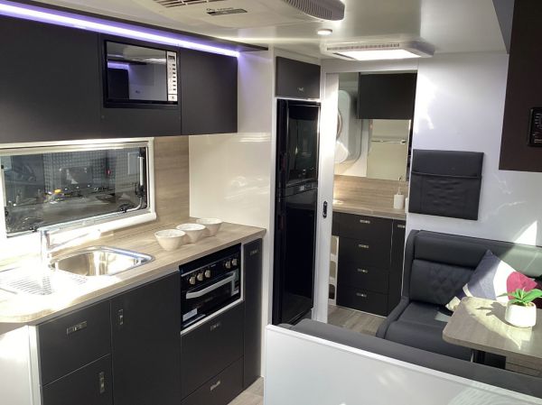 2025 Essential A Class V1-0 Caravan 17'4 image