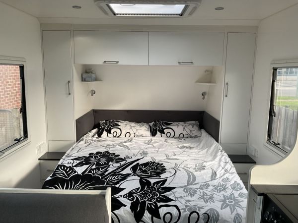 2018 New Age Manta RayMR19ER Enduro Semi Off Road Caravan image