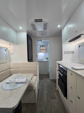 2025 Crusader Dreamhaven Other 15 SERIES SUPERX image