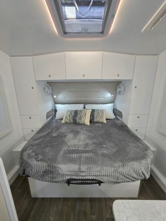 2025 Crusader Dreamhaven Other 15 SERIES SUPERX image