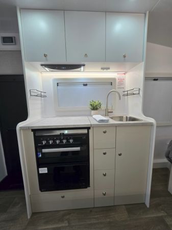 2025 Crusader Dreamhaven Other 15 SERIES SUPERX image