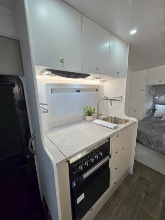 2025 Crusader Dreamhaven Other 15 SERIES SUPERX image