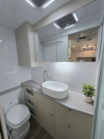 2025 Crusader Dreamhaven Other 15 SERIES SUPERX image