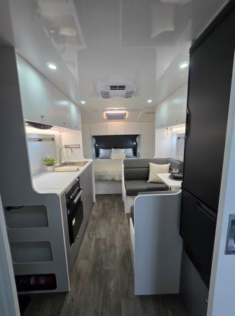 2025 Crusader Dreamhaven Other 18 SERIES SUPERX image