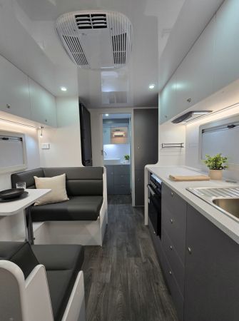 2025 Crusader Dreamhaven Other 18 SERIES SUPERX image