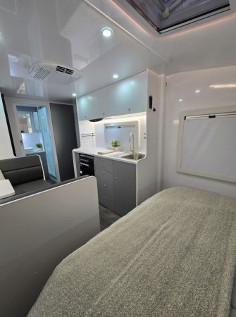 2025 Crusader Dreamhaven Other 18 SERIES SUPERX image