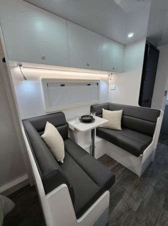 2025 Crusader Dreamhaven Other 18 SERIES SUPERX image