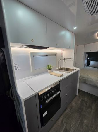 2025 Crusader Dreamhaven Other 18 SERIES SUPERX image