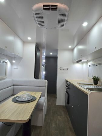 2025 Crusader Dreamhaven FAMILY 21 SERIES SUPERX image