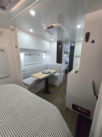 2025 Crusader Dreamhaven FAMILY 21 SERIES SUPERX image