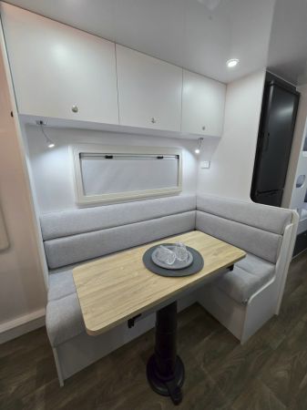 2025 Crusader Dreamhaven FAMILY 21 SERIES SUPERX image