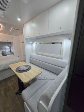 2025 Crusader Dreamhaven FAMILY 21 SERIES SUPERX image