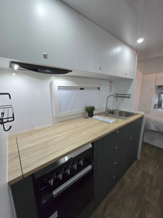 2025 Crusader Dreamhaven FAMILY 21 SERIES SUPERX image