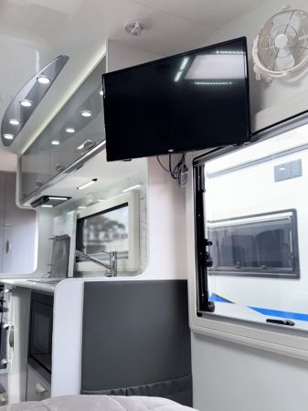 2021 Crusader Excalibur Nobleman Couples Recliner Caravan image