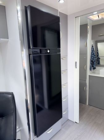 2021 Crusader Excalibur Nobleman Couples Recliner Caravan image