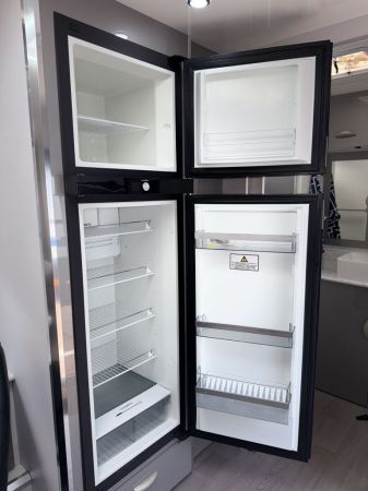 2021 Crusader Excalibur Nobleman Couples Recliner Caravan image