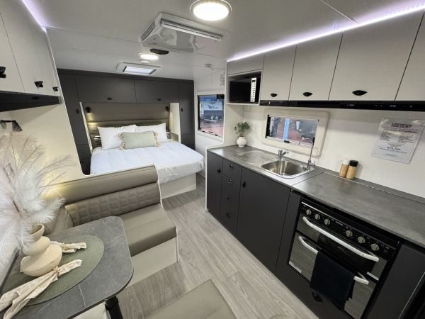 2025 Viscount V2 Caravan image