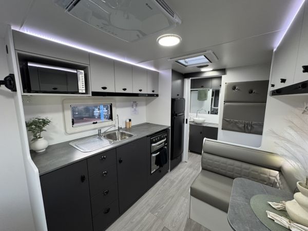 2025 Viscount V2 Caravan image