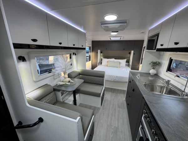 2025 Viscount V2 Caravan image