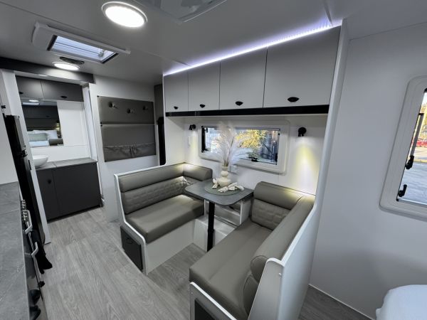 2025 Viscount V2 Caravan image