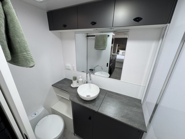 2025 Viscount V2 Caravan image