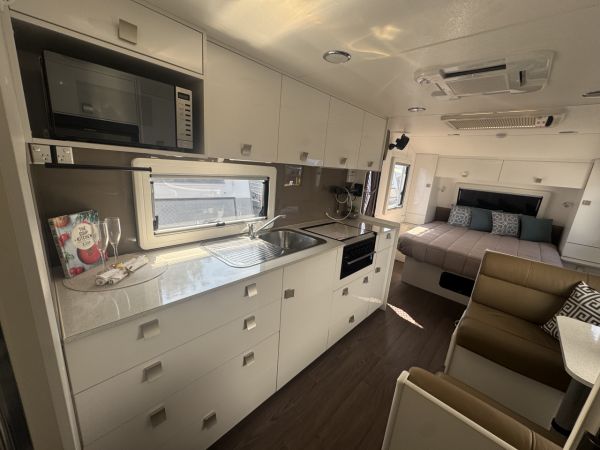 2017 Concept Innovation 620M Caravan image