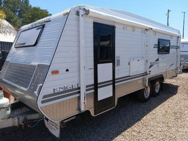 2008 Majestic Knight Series 2 Caravan SINGLE BEDS + BUNKS image