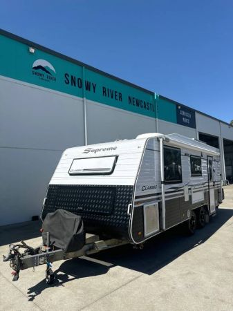 2015 Supreme Classic Caravan CLASSIC image