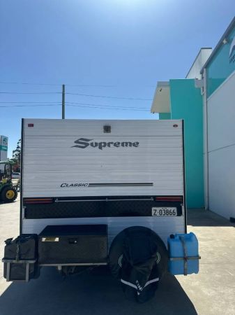 2015 Supreme Classic Caravan CLASSIC image