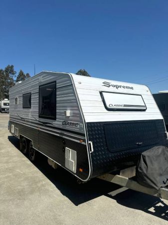 2015 Supreme Classic Caravan CLASSIC image