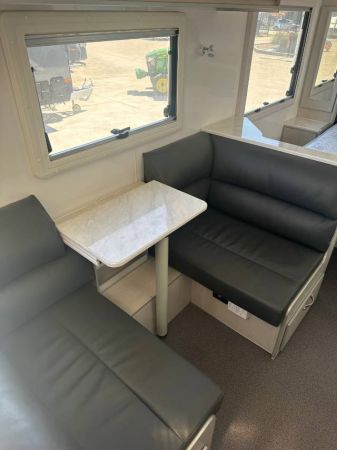 2015 Supreme Classic Caravan CLASSIC image