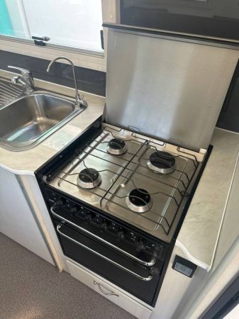 2015 Supreme Classic Caravan CLASSIC image