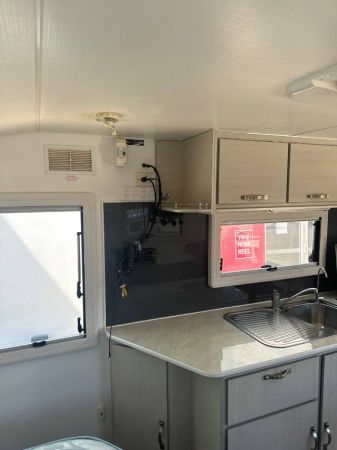 2015 Supreme Classic Caravan CLASSIC image