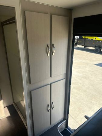 2015 Supreme Classic Caravan CLASSIC image