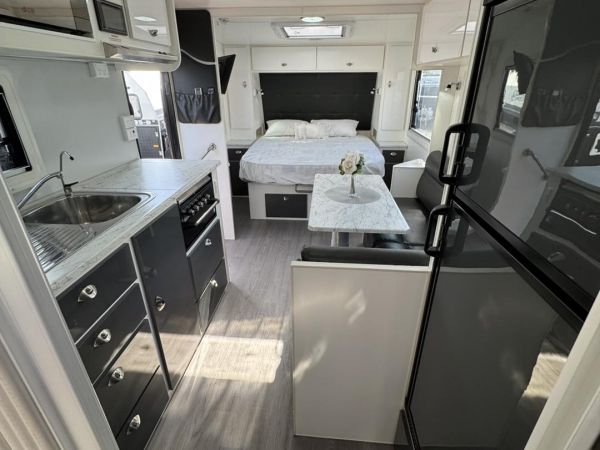 2018 Retreat FRASER Off Road Caravan image