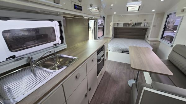 2023 Essential Outlander V4 Caravan image