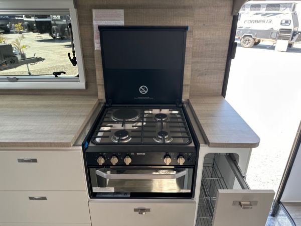 2025 Design RV Getaway Caravan V7.7 - 21'8 image