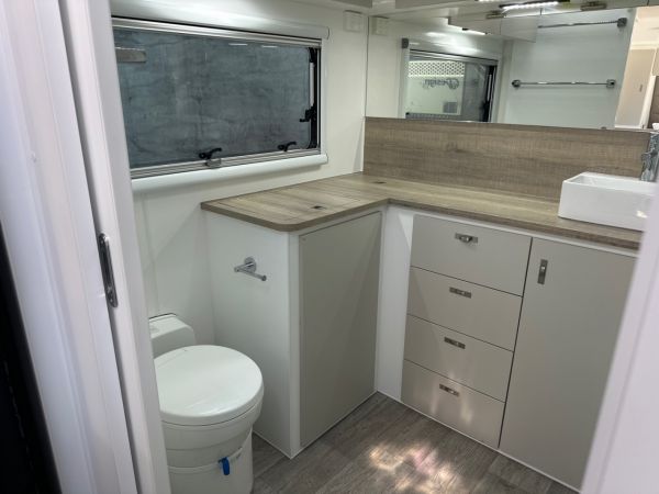 2025 Design RV Getaway Caravan V7.7 - 21'8 image