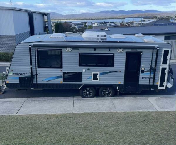 2015 Retreat Brampton Caravan image