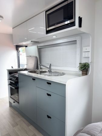 2022 TITANIUM Hardcore Caravan image