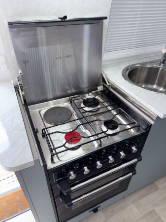 2022 TITANIUM Hardcore Caravan image