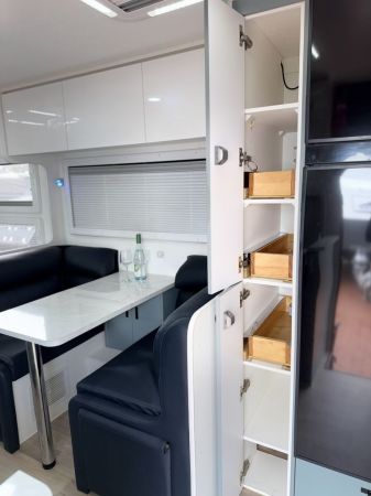 2022 TITANIUM Hardcore Caravan image