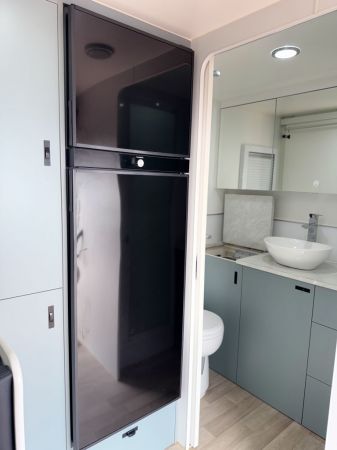 2022 TITANIUM Hardcore Caravan image