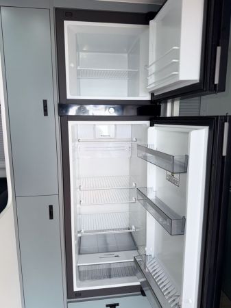 2022 TITANIUM Hardcore Caravan image